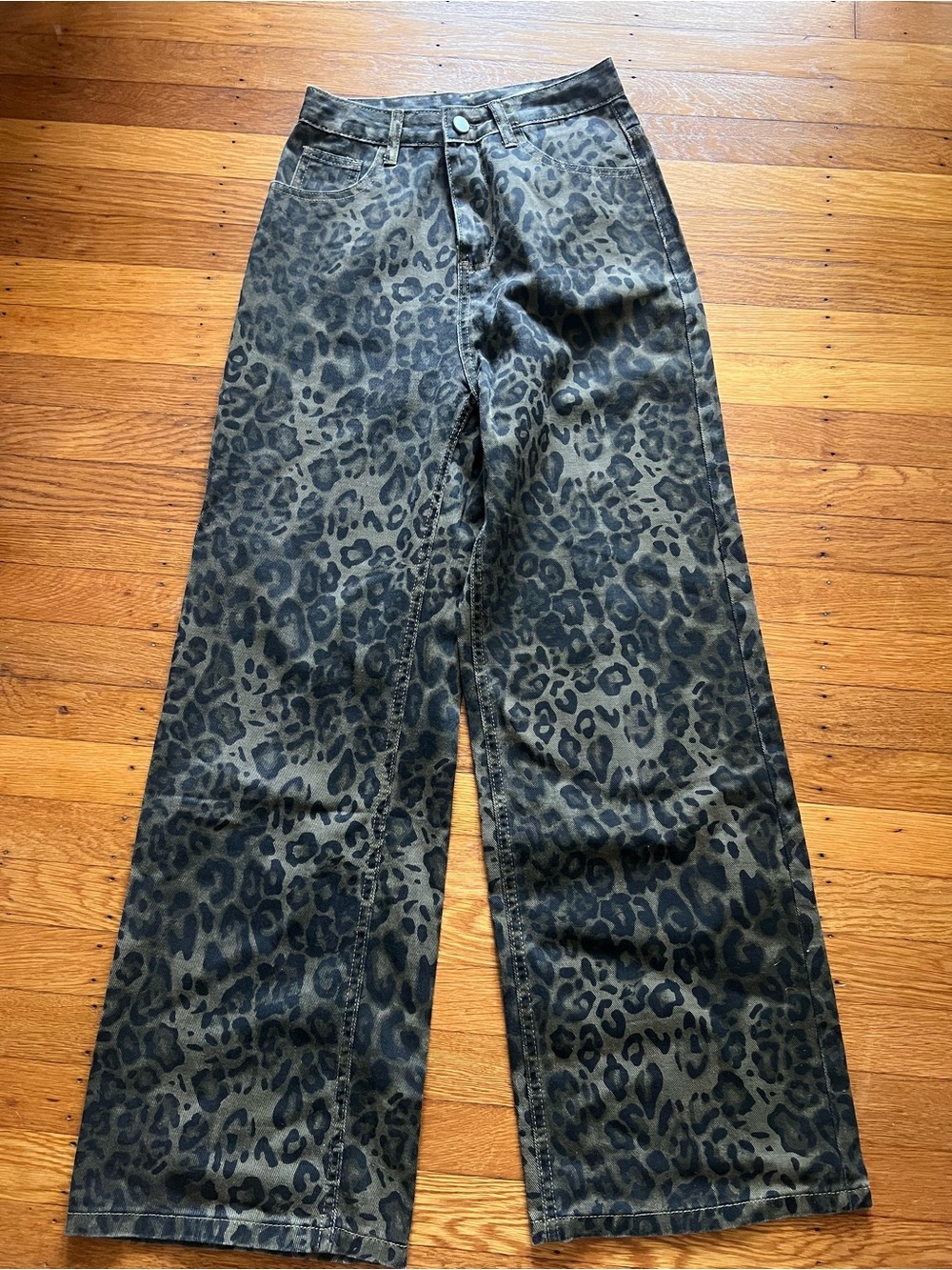 Wide Leg High Ride Leopard Print Jeans - S - Picture 3 of 6